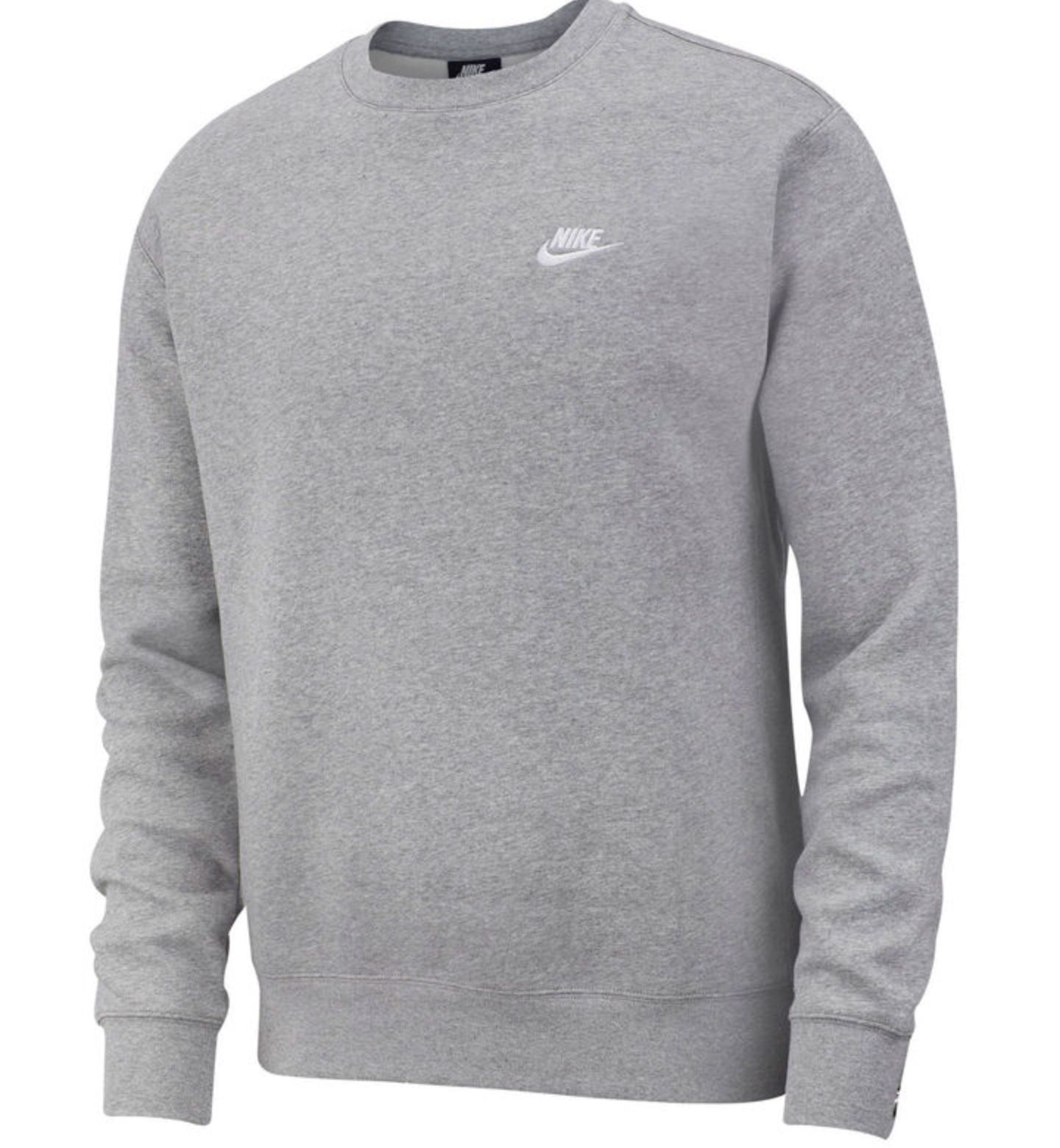 Nike Sportswear Club Sweatshirt in Grau für 28,27€ (statt 38€)