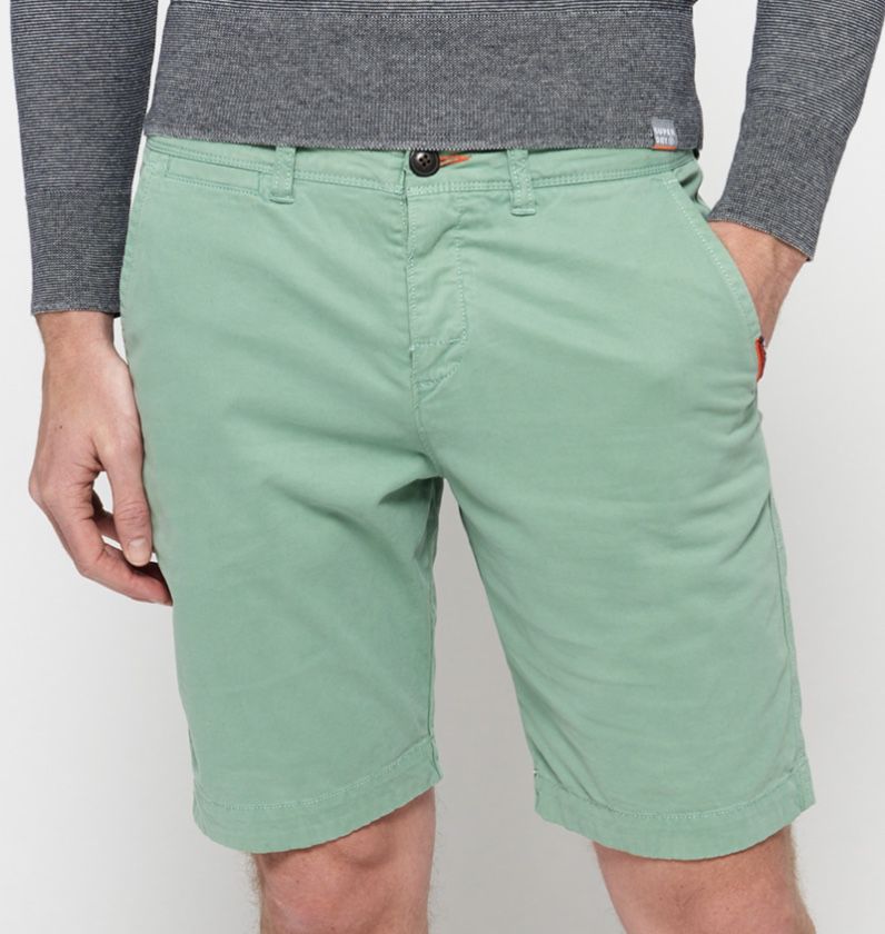 Superdry International Chino Shorts in 3 auffälligen Farben für 17,99€ (statt 29€)