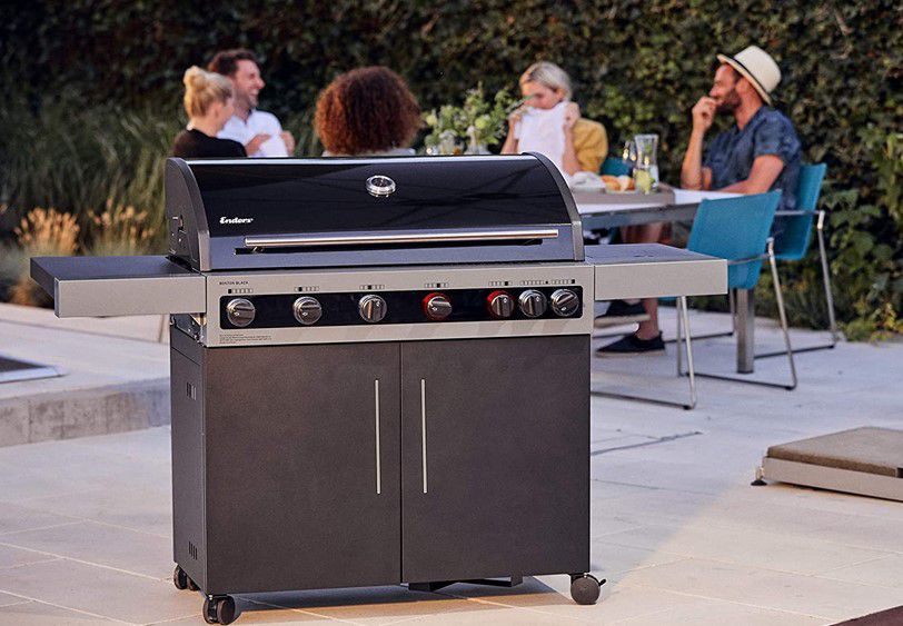 Enders Boston 6 KR Turbo Black Gasgrill mit 800° Zone für 579€ (statt 699€)