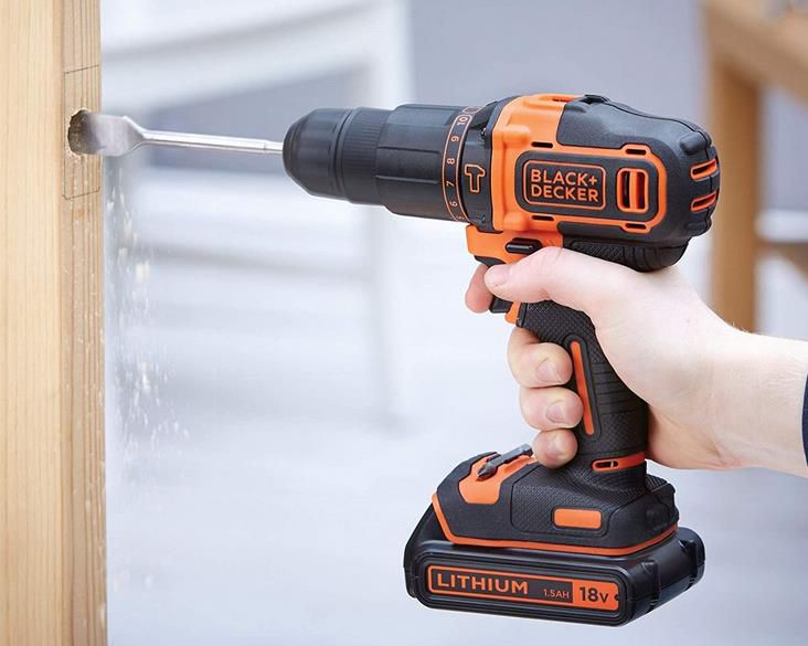 Black+Decker BDCHD18S1KA Akku Schlagbohrschrauber inkl. 104 teiliges Zubehör Set und Akku für 78,89€ (statt 91€)