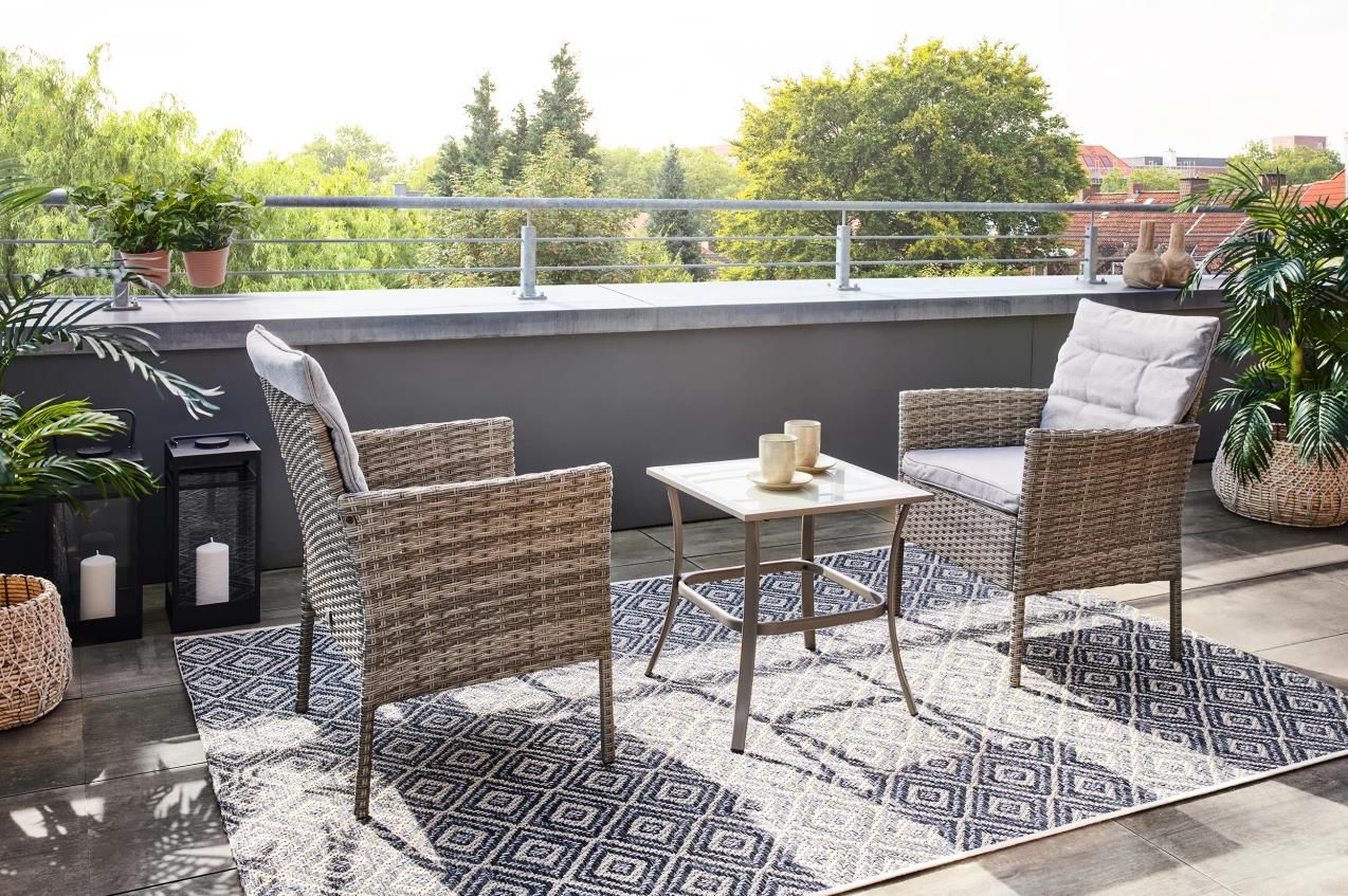 TrendLine Bern Balkon Set mit Tisch, Stühlen und Kissen für 149€ (statt 249€)