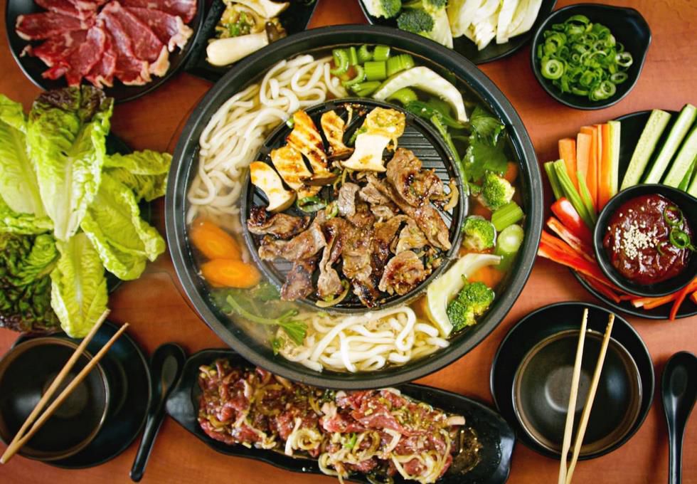 TomYang BBQ   Elektrischer Thai Grill & Hot Pot mit 1.800 Watt für 126,64€ (statt 149€)
