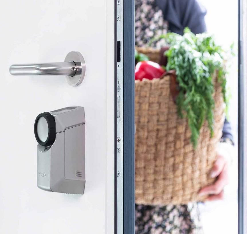 ABUS HomeTec Pro Bluetooth Türschlossantrieb + WLAN Bridge + Tastatur für 309,95€ (statt 375€)