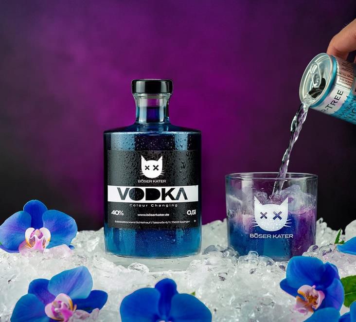 Böser Kater Colour Changing Vodka mit Farbwechsel 0,5 l   40% Vol. ab 24,14€ (statt 32€)   Prime