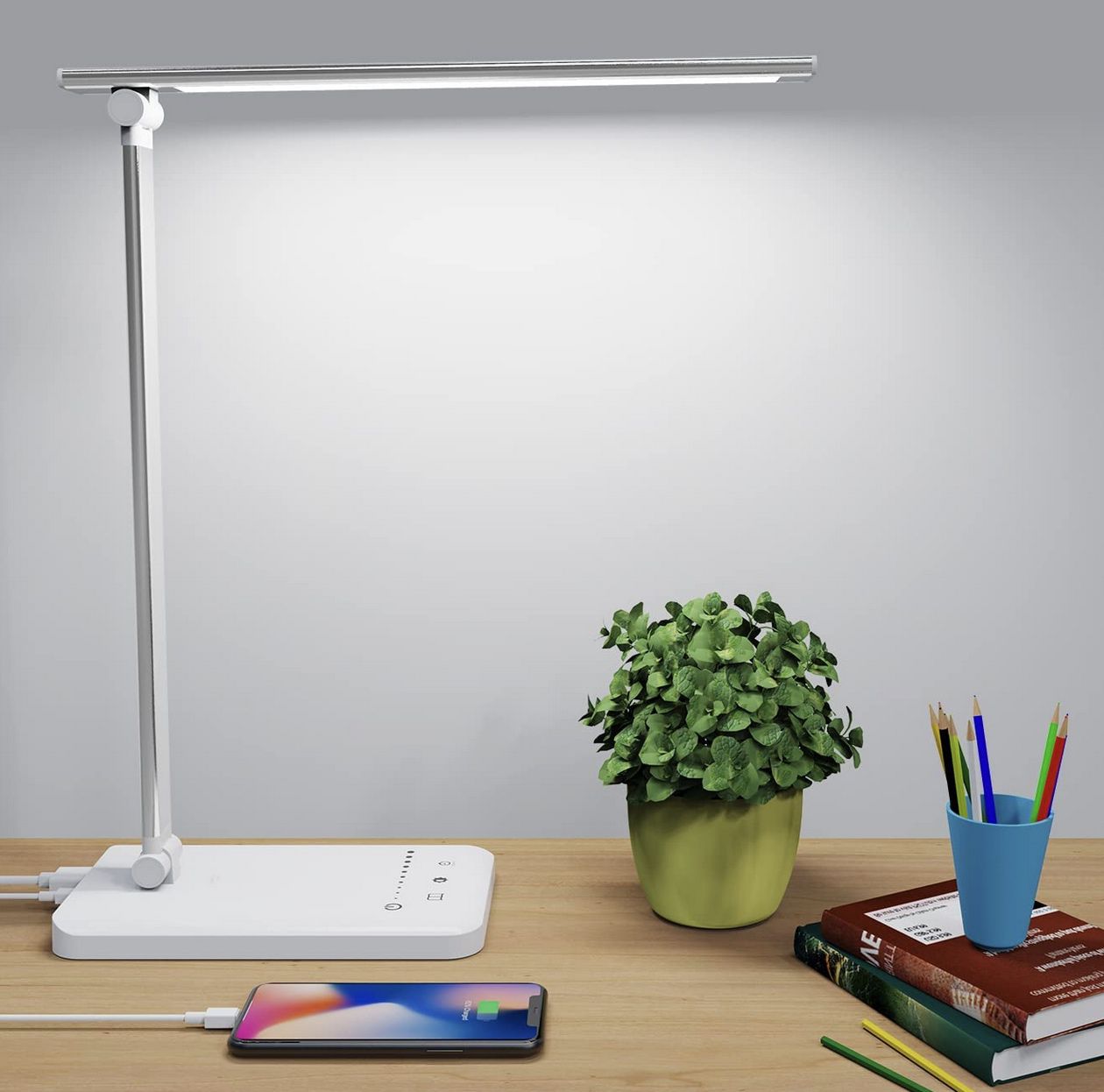 Aogled LED Schreibtischlampe mit 5 Lichtfarben & Helligkeitsstufen mit USB Port für 13,99€ (statt 28€)   Prime