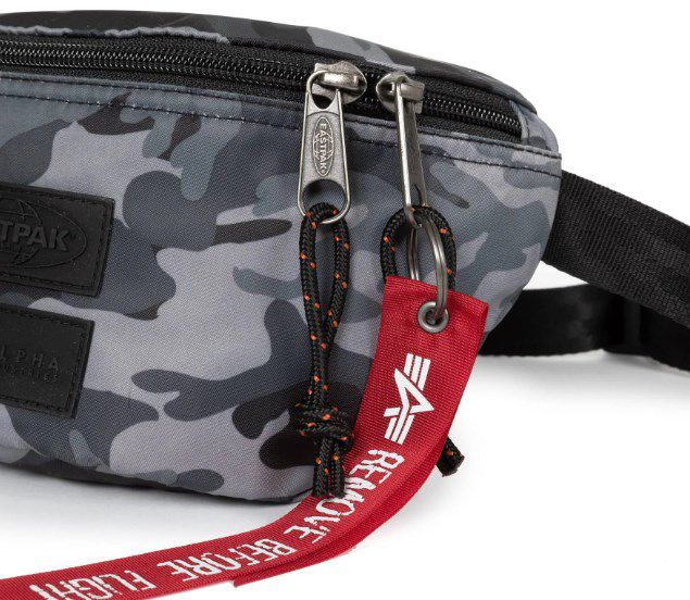 EASTPAK Springer Alpha Camo Bauchtasche für 17,99€ (statt 24€)