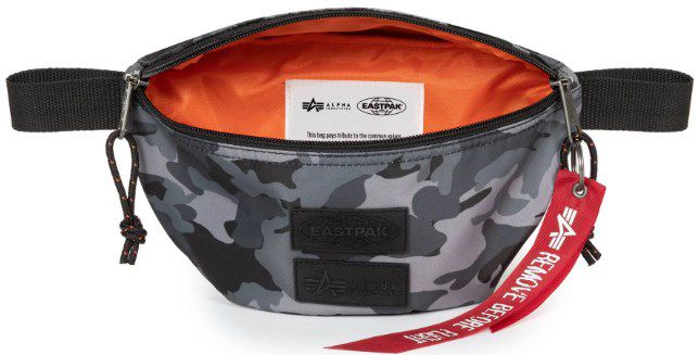 EASTPAK Springer Alpha Camo Bauchtasche für 17,99€ (statt 24€)