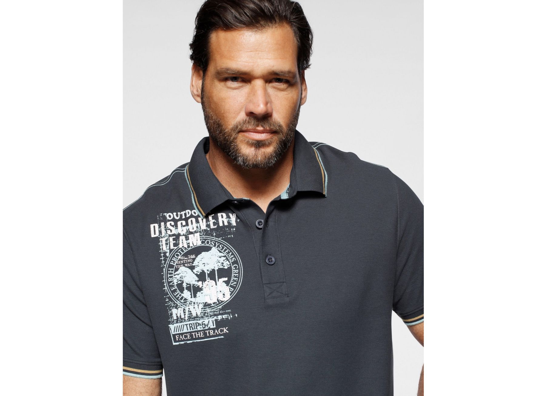 Mans World Poloshirt mit Print an der Schulter für 12,54€ (statt 18€)