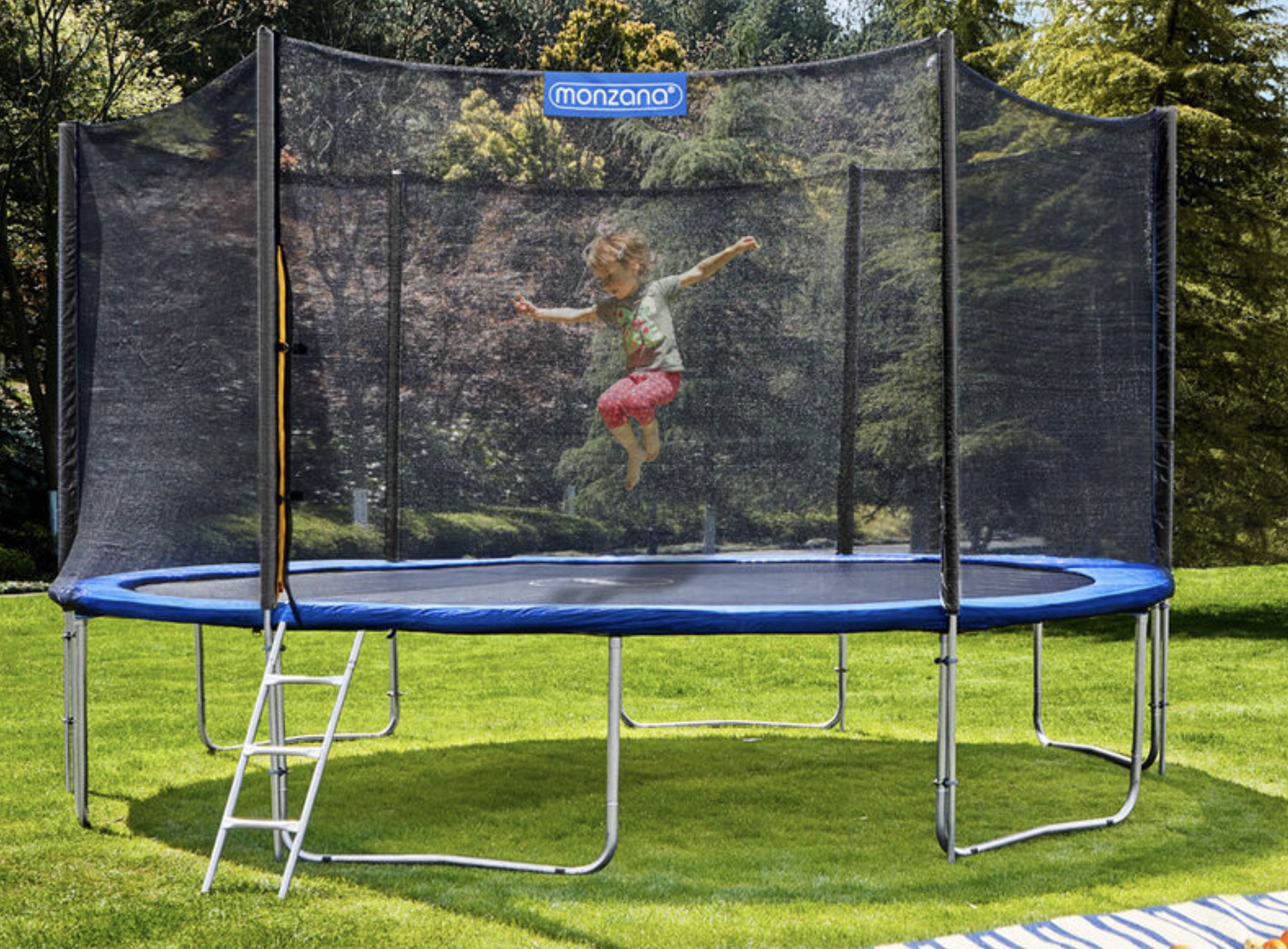 Monzana Trampolin 366cm inkl. Sicherheitsnetz und Leiter für 213,95€ (statt 255€)