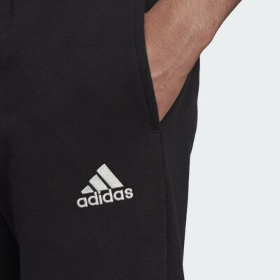 adidas Entrada MV 22 Herren Jogginghose für 21,56€ (statt 26€)