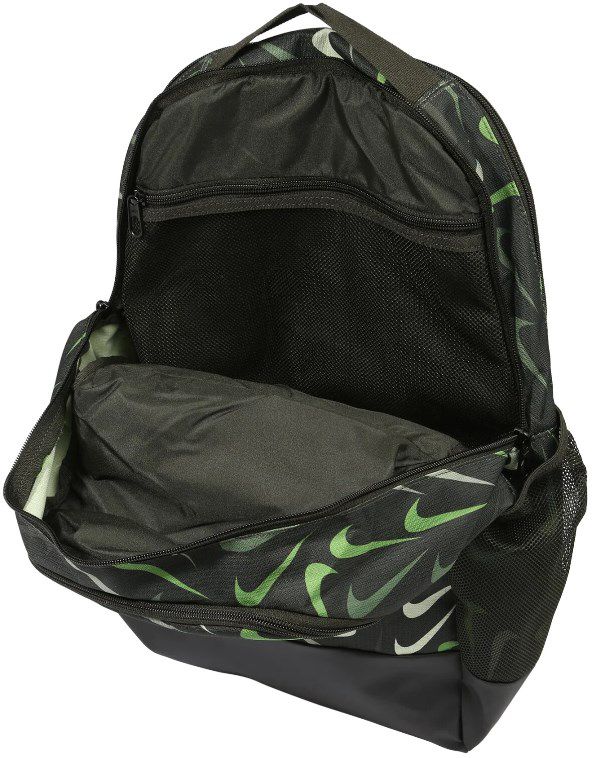 Nike Brasilia 9.5 Rucksack in Grün/Metallic Silber für 28,19€ (statt 35€)