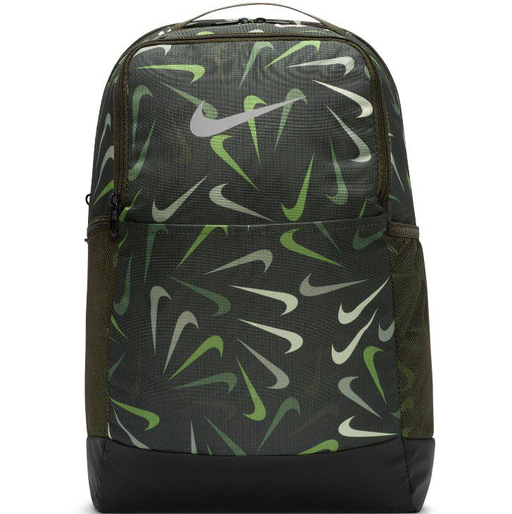 Nike Brasilia 9.5 Rucksack in Grün/Metallic Silber für 28,19€ (statt 35€)