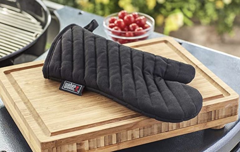 2x Weber Basic Grillhandschuh Hitzebeständigkeit bis 350°C für 12,52€ (statt 19€)