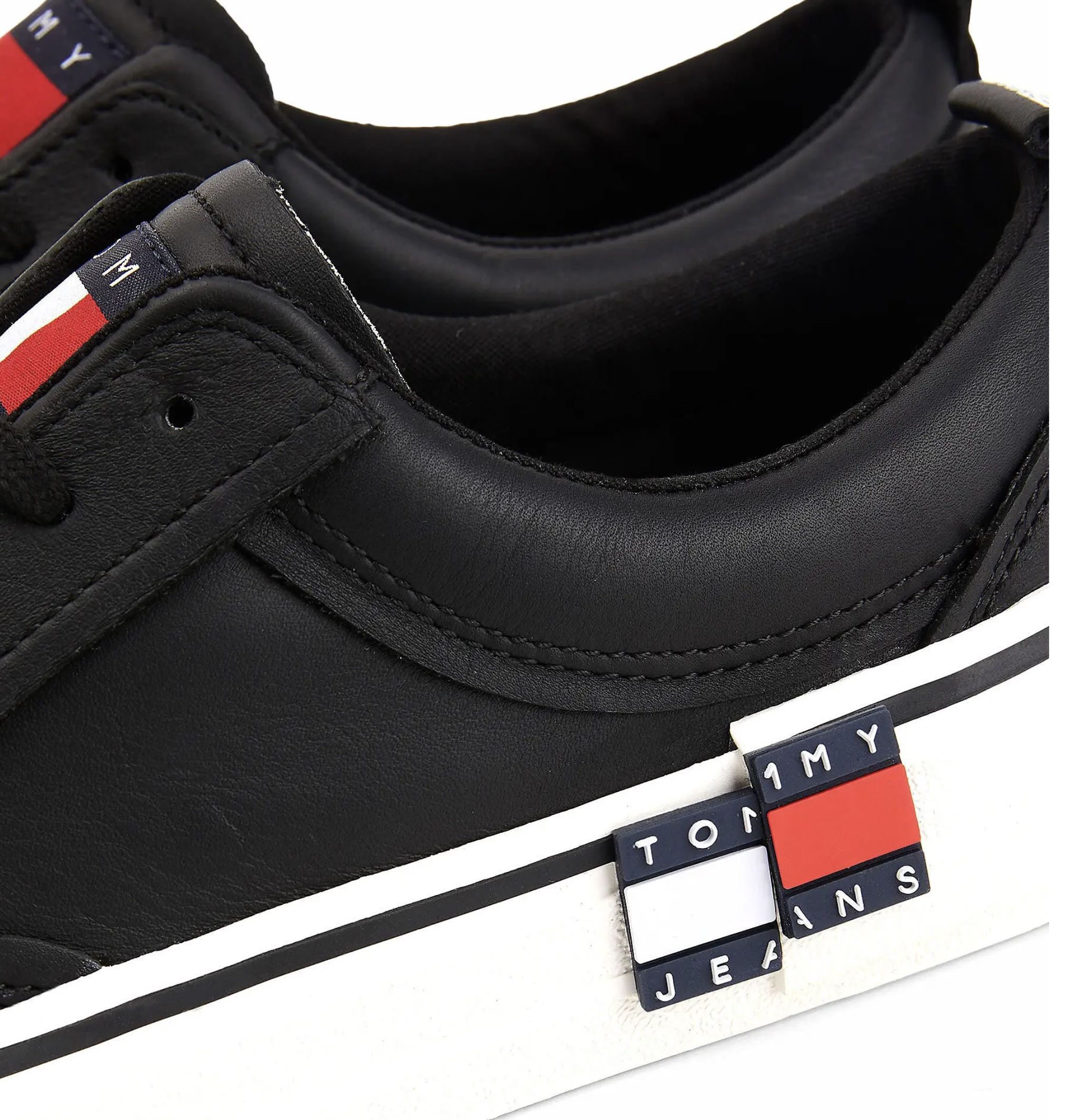 Tommy Jeans Decon Skater Herren Leder Sneaker für 73,95€ (statt 88€)