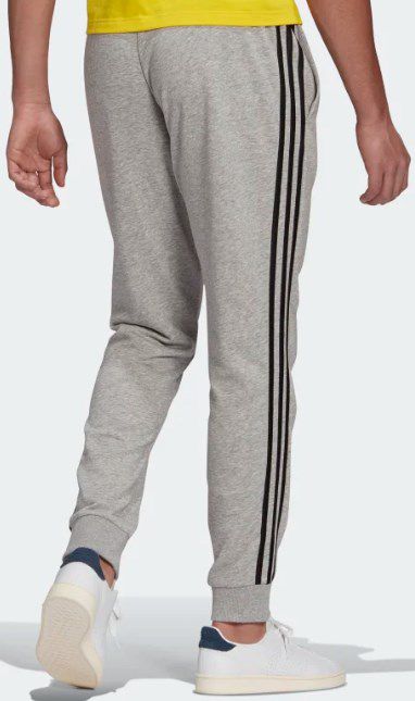 Adidas Essentials Jogginghose mit 3 Streifen in Grau für 16,10€ (statt 29€)
