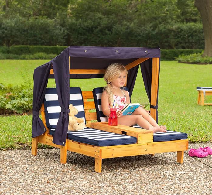 KidKraft 00524 Doppelte Sonnenliege mit Getränkehaltern aus Holz für 89,99€ (statt 124€)