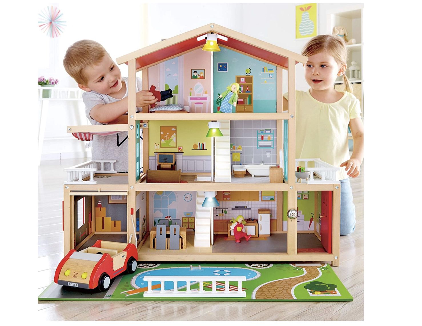 Puppen Villa von Hape aus Holz mit 10 Zimmern für 97,65€ (statt 109€)