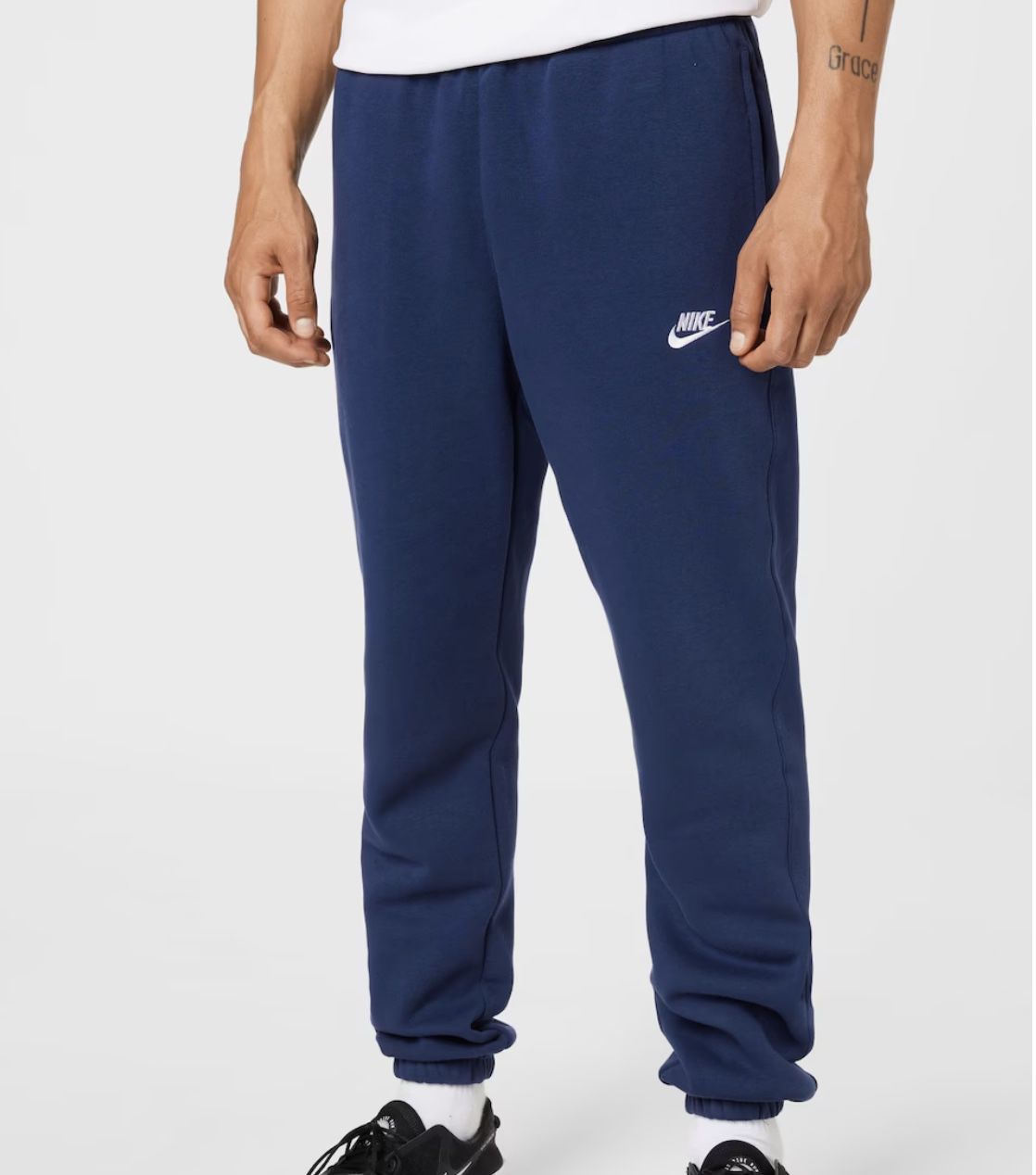 Nike Sportswear Jogginghose in Enzian für 17,96€ (statt 34€)