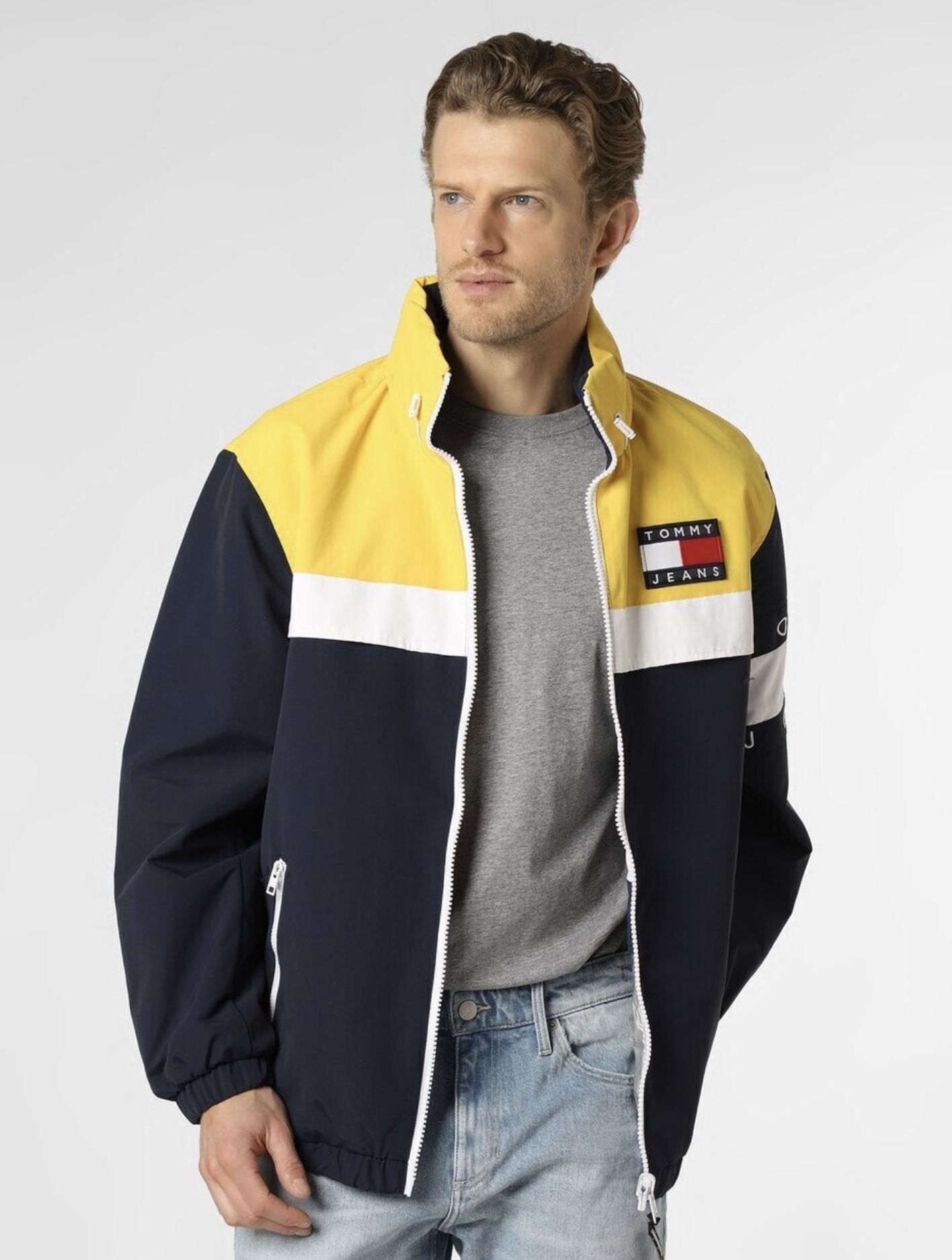 Tommy Jeans Reversible Archive Chicago Herren Wind­brea­ker für 99,99€ (statt 133€)