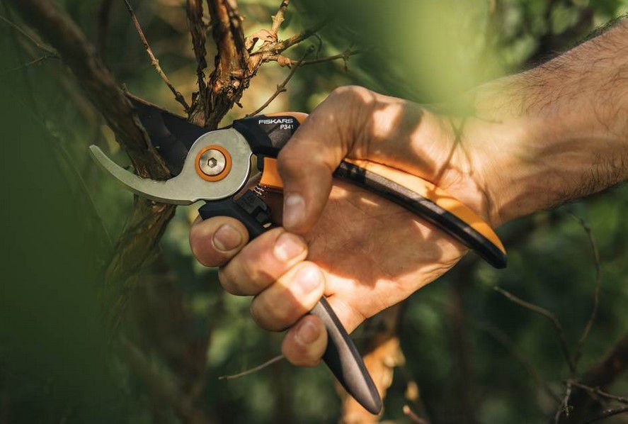 Fiskars L P341 Bypass Gartenschere + Universalgartenschere SP15 für 19,99€ (statt 30€)