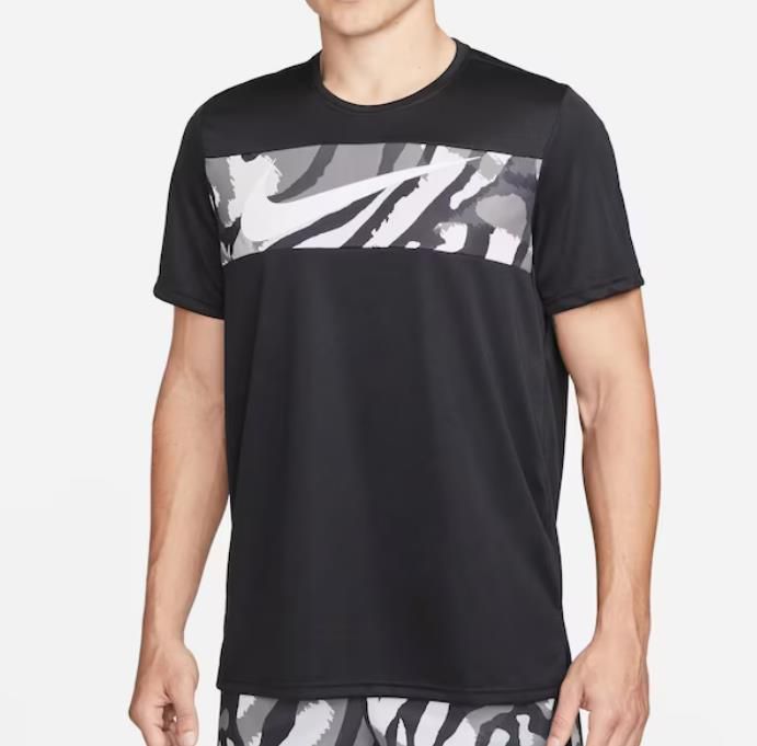 Nike Dri FIT Sport Clash Funktionsshirt für 25,90€ (statt 38€)