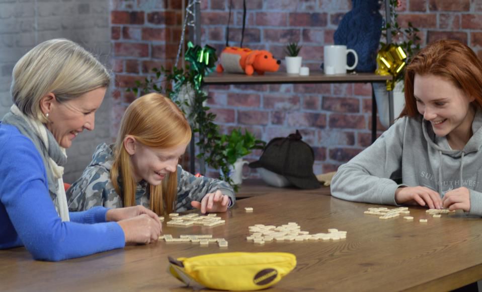 Asmodee Bananagrams Duel, Familien Wortspiel für 5€ (statt 11€)   Prime