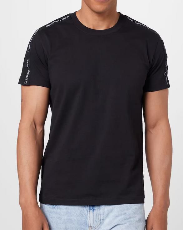 Calvin Klein Logo Tape Herren T Shirt in Schwarz für 29,90€ (statt 35€)