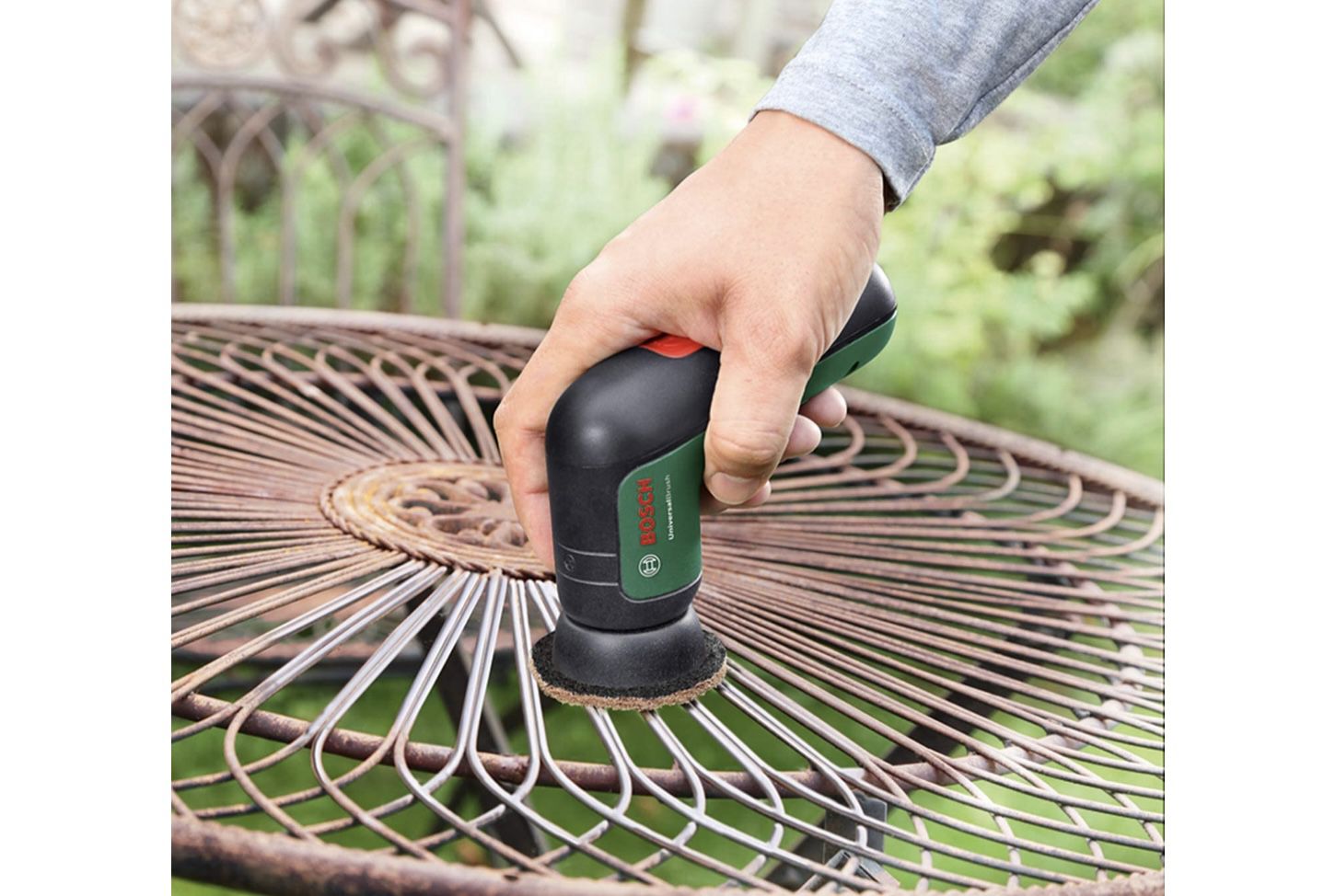 Bosch Akku UniversalBrush inkl. 4 Reinigungsaufsätze für 35€ (statt 40€)