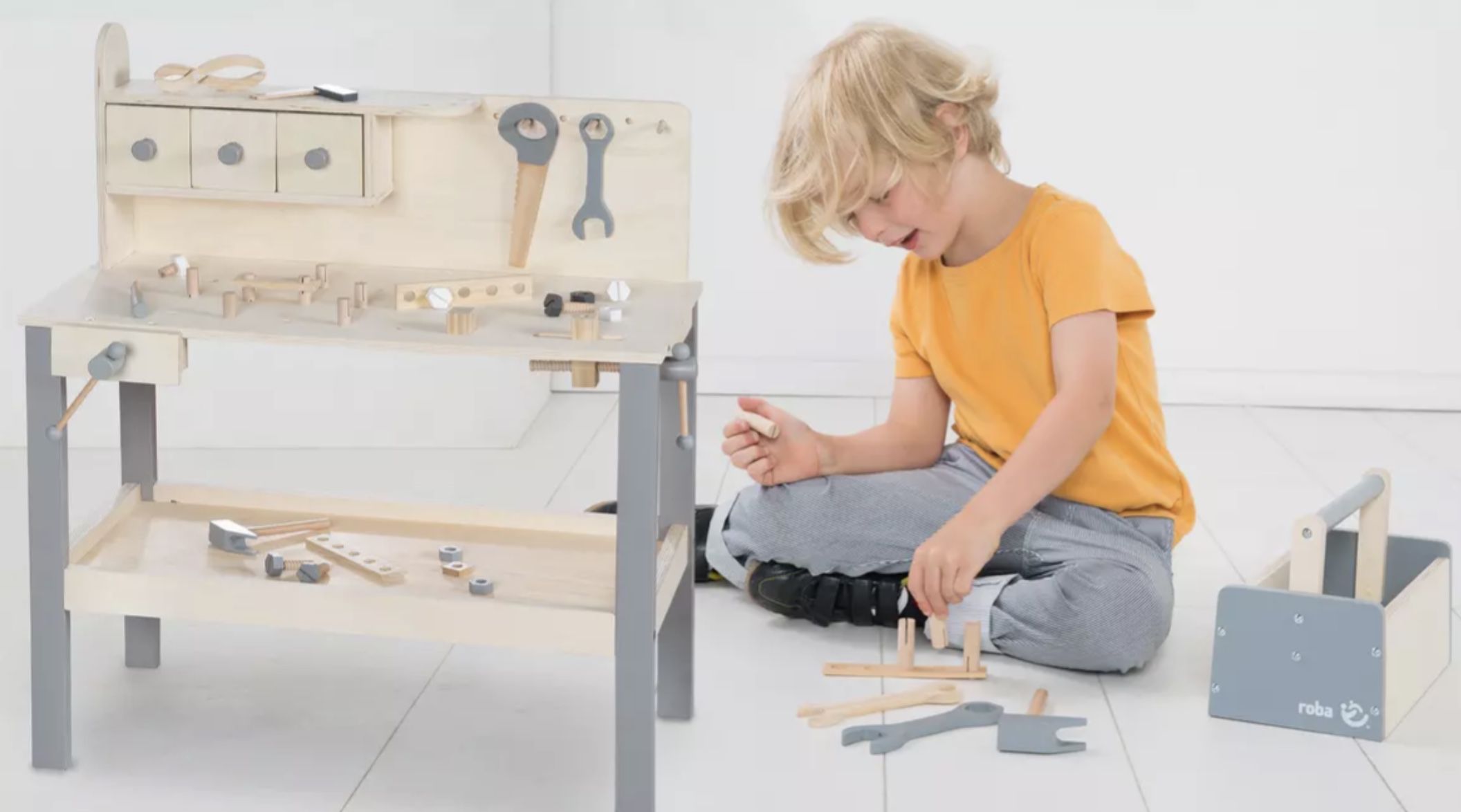 Roba Kinderwerkbank mit Werkzeug Set aus Holz für 50,94€ (statt 94€)