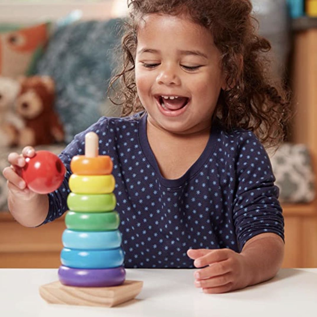 Melissa & Doug Regenbogen Ring Pyramide aus Holz für 4,97€ (statt 8€)