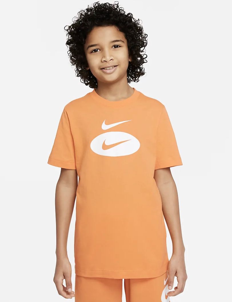 Nike Kinder T Shirt in Orange mit Rippkragen für 9,93€ (statt 19€)