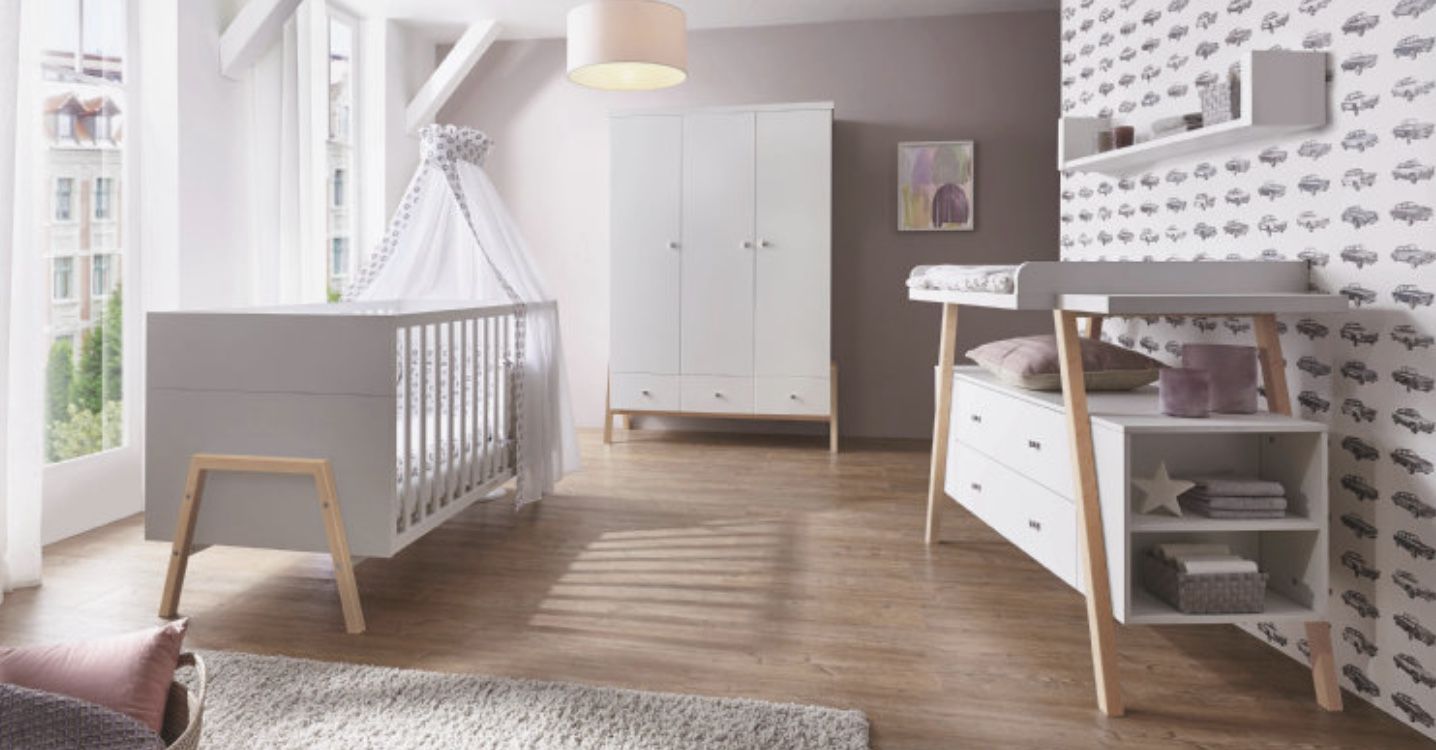 Schardt Holly Nature Komplett Babyzimmer (Bett, Wickeltisch, Schrank) für 889,99€ (statt 1.090€)