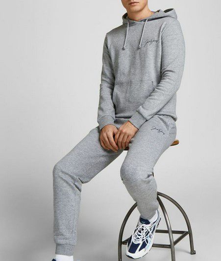 Jack & Jones Trainingsanzug mit Hoody für 32,95€ (statt 55€)