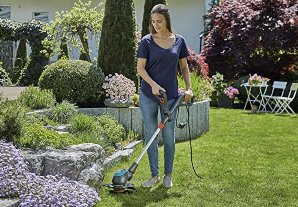 Gardena Elektro Trimmer EasyCut 450/25 für 40,60€ (statt 50€)