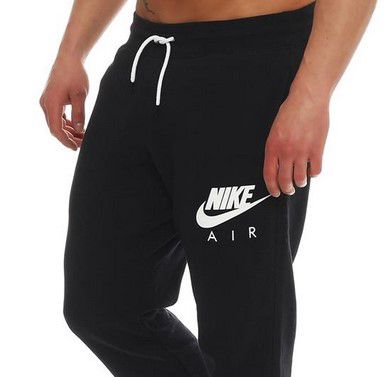 Nike Air AW77 Heritage Herren Slim Fit Trainingshose für 39,95€ (statt 50€)