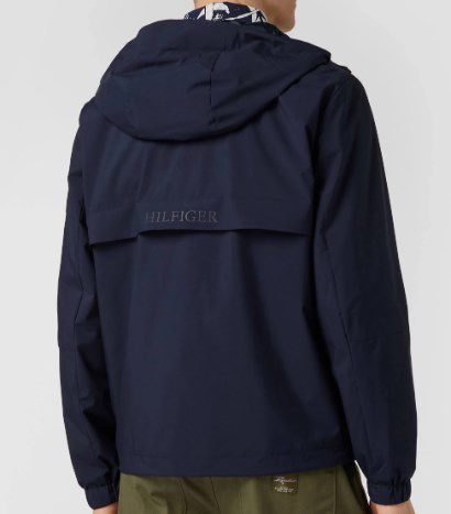 Tommy Hilfiger Jacke mit Kapuze in Marine oder Schwarz für 129,99€ (statt 148€)