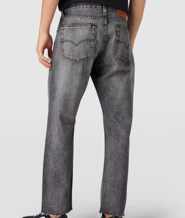 Levis Jeans mit Label Patch in mittelgrau für 39,99€ (statt 54€)