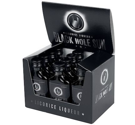 12er Pack Black Hole Sun Lakritz Likör (je 0,02 L) für 4,99€ (statt 10€)