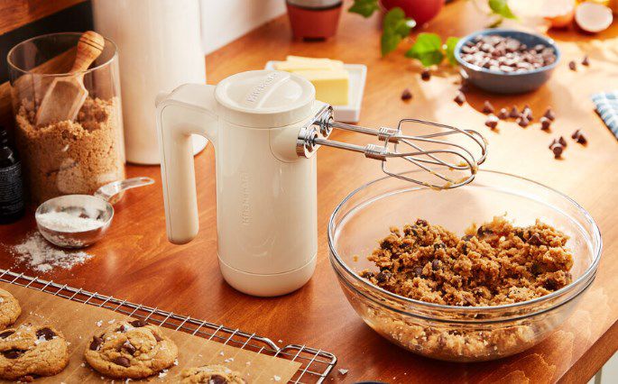 KITCHENAID 5KHMB732EAC Akku Handmixer für 66€ (statt 92€)