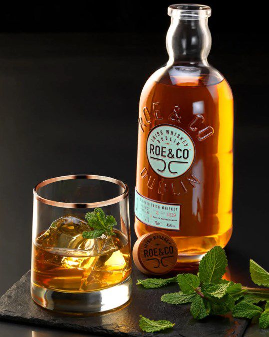 Roe & Co Dublin Blended Irish Whiskey mit 45% ab 24,61€ (statt 30€)