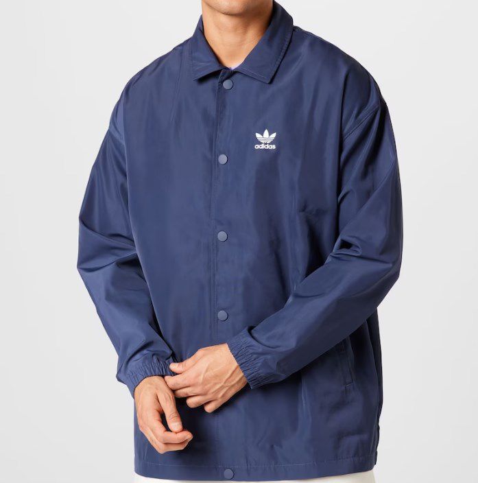 adidas Originals Jacke mit Haifisch Kragen in Marineblau für 29,99€ (statt 51€)