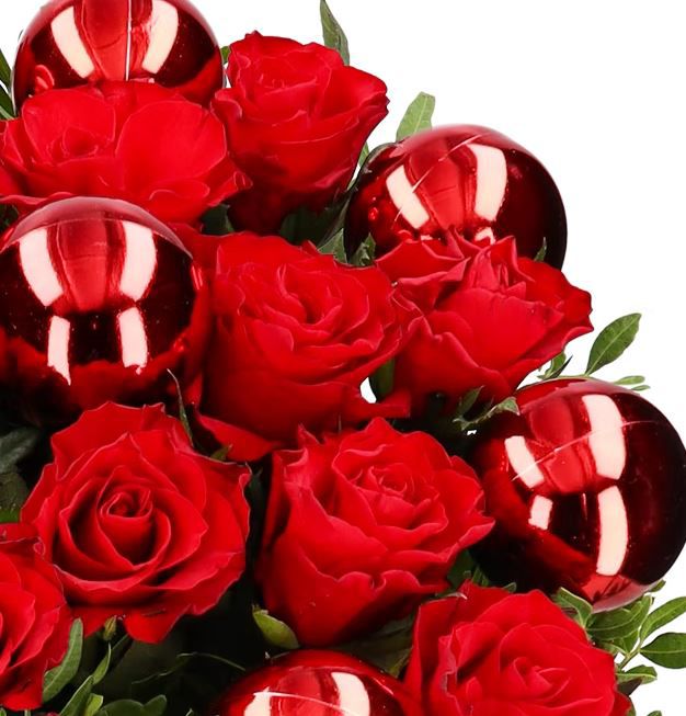 Blumenstrauß Christmas Red mit 17 Rosen, 4 Pistacia & 9 Kugeln für 27,98€