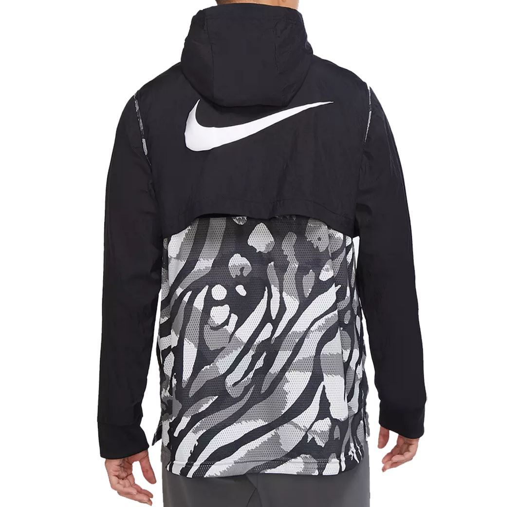 Nike Dri FIT Sport Clash Kapuzenjacke für 50,99€ (statt 65€)