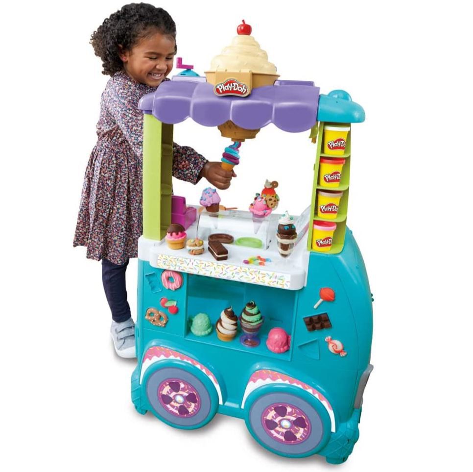 Play Doh Großer Eiswagen mit 27 Accessoires, 12 Dosen und Sound für 69,90€ (statt 85€)