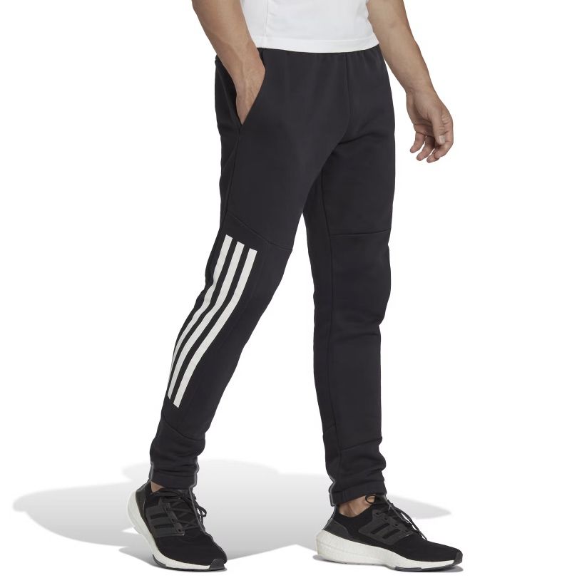 adidas HK2154 Jogginghose für 26,98€ (statt 47€)   S, L & XL