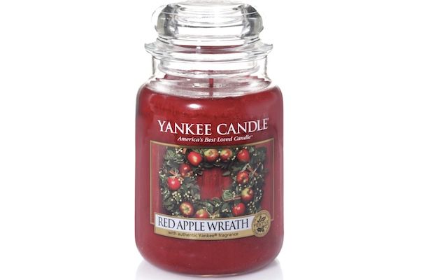 Yankee Candle Duftkerze Red Apple Wreath für 17,99€ (statt 28€)