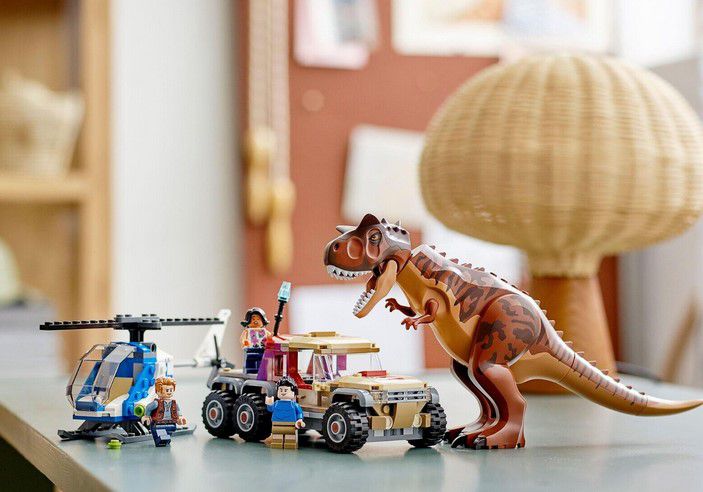 LEGO 76941 Jurassic World Verfolgung des Carnotaurus für 37,99€ (statt 50€)
