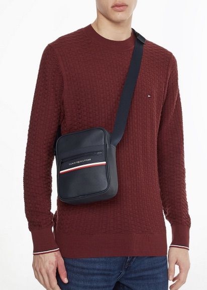 Tommy Hilfiger kleine Umhängetasche Mini Reporter für 37,96€ (statt 63€)