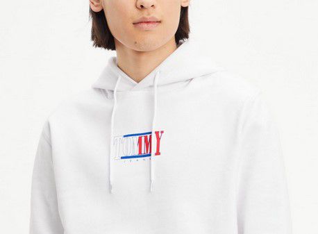 Tommy Jeans TJM REG Essential Graphic Herren Hoody für 31,64€ (statt 90€)