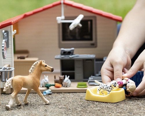 schleich 42502 Tierarzt Praxis mit Haustieren für 28,98€ (statt 39€)